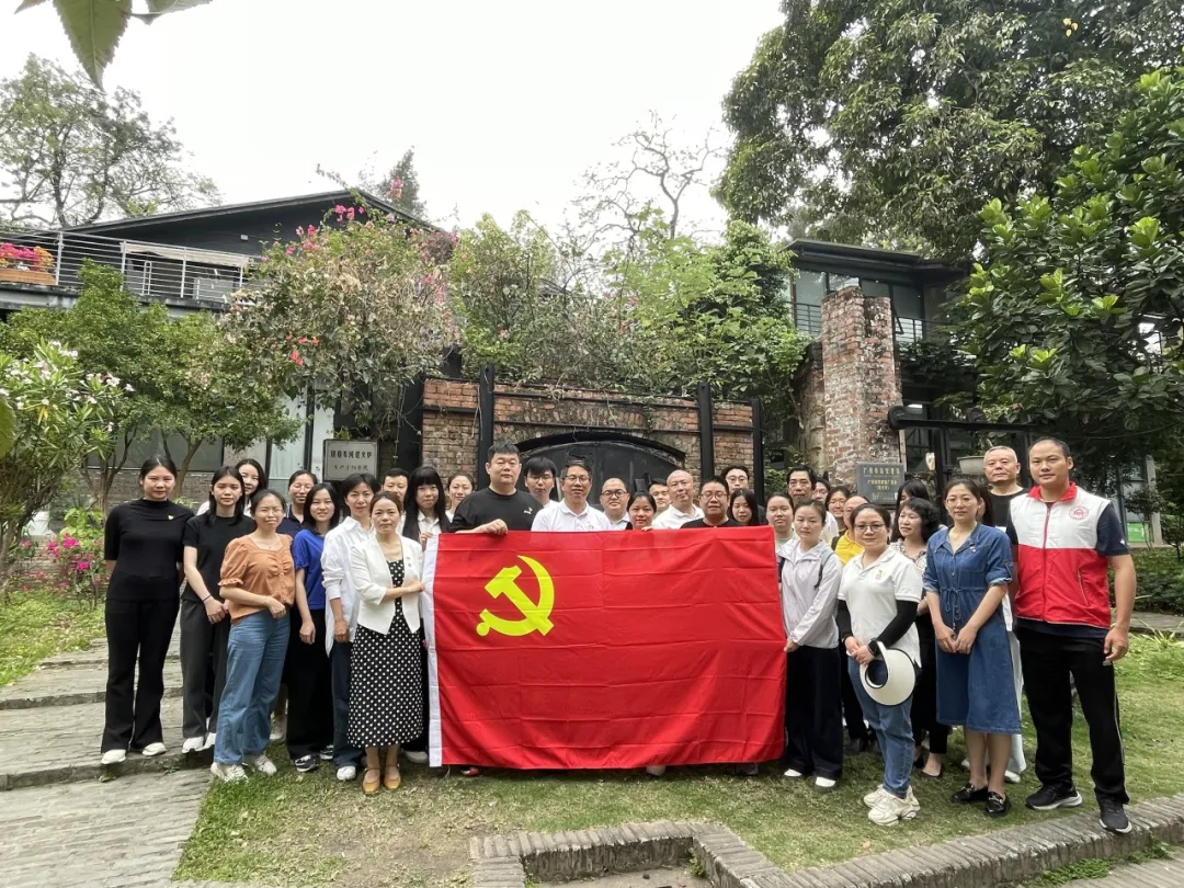 “以綠為筆繪生態(tài) 向新向上向未來(lái)” T.I.T創(chuàng)意園開(kāi)展聯(lián)合植樹(shù)活動(dòng)